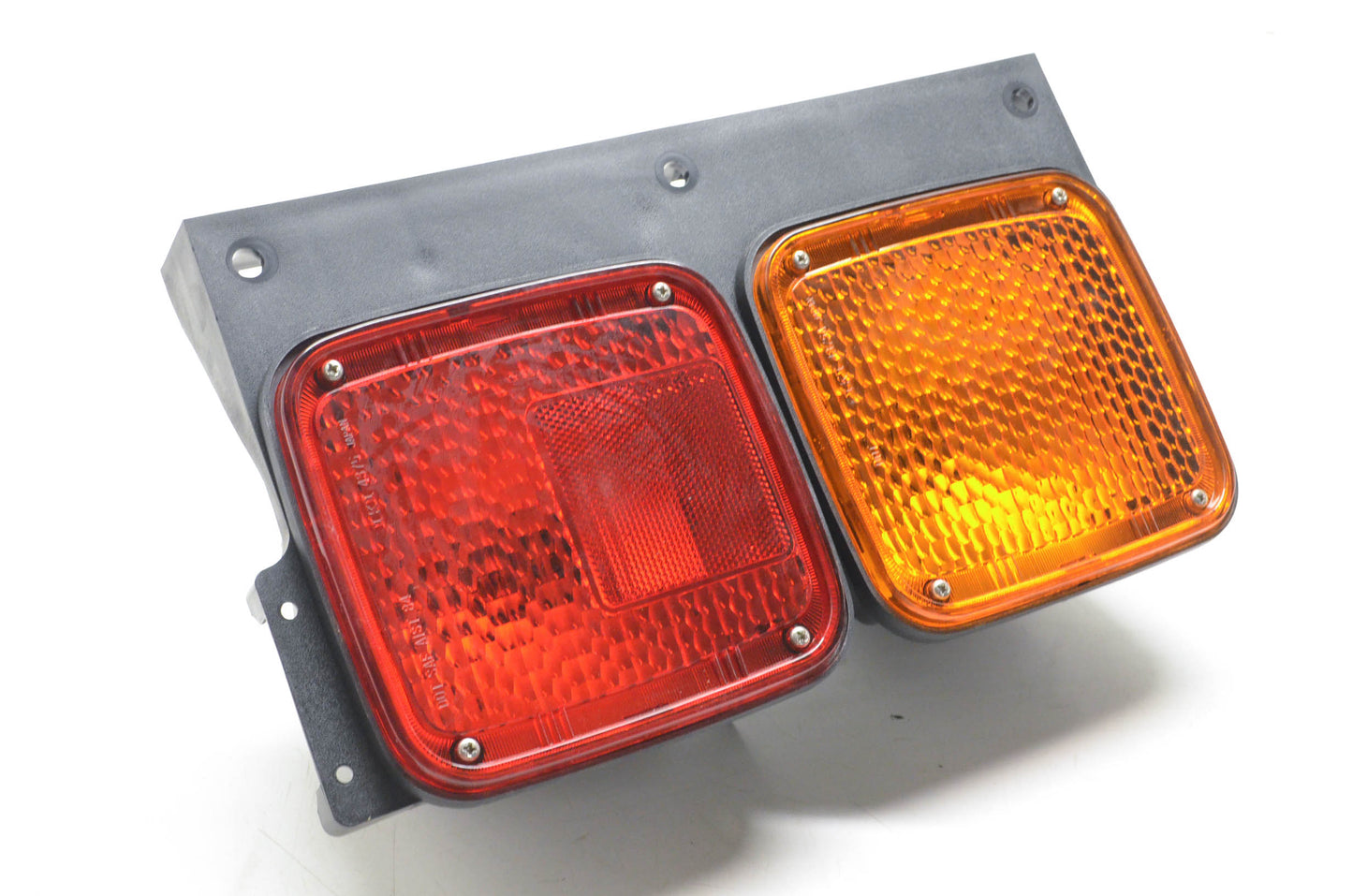 Isuzu MC 844654, 26135-Z5009 RH Tail Lamp Assembly NOS