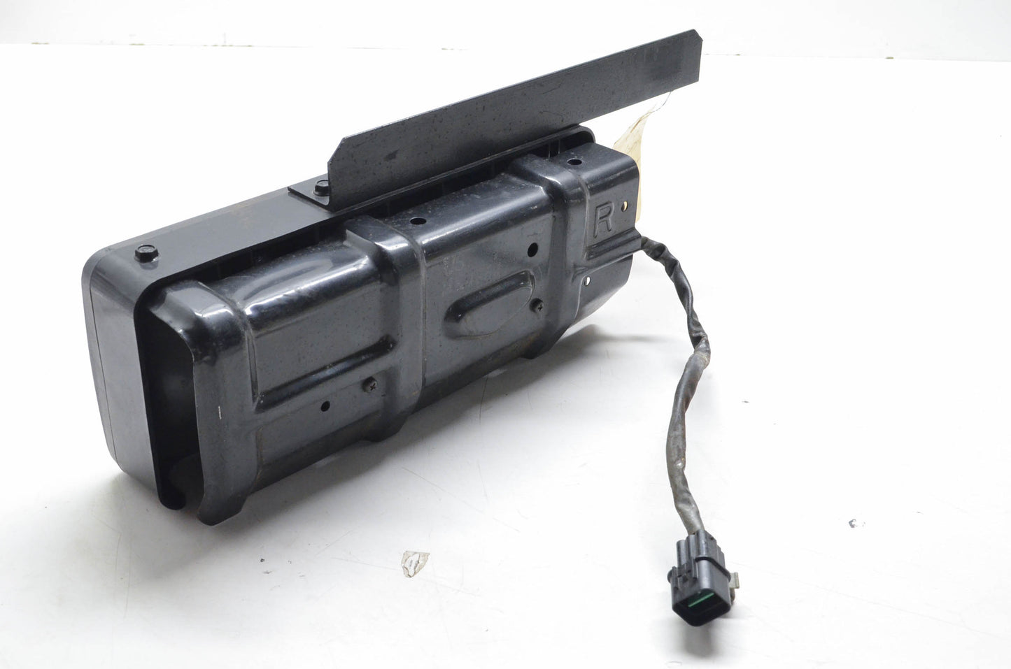 Mitsubishi MK485417 Rear Right Hand Lamp Assembly
