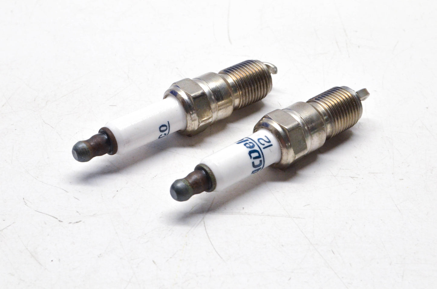 AcDelco 25332827, 12 Spark Plugs Qty 2 NOS