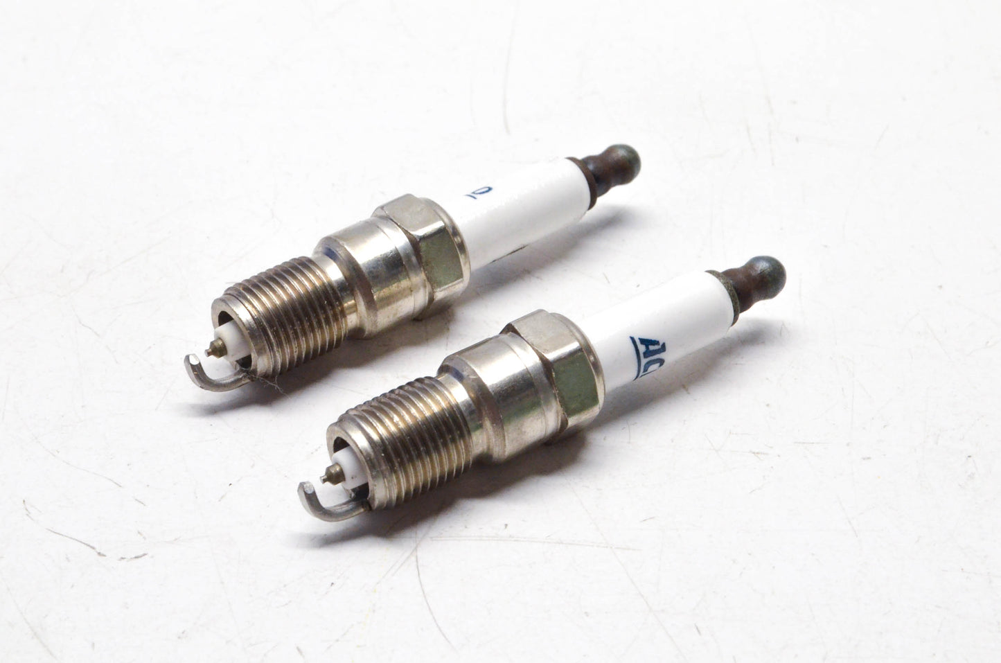 AcDelco 25332827, 12 Spark Plugs Qty 2 NOS