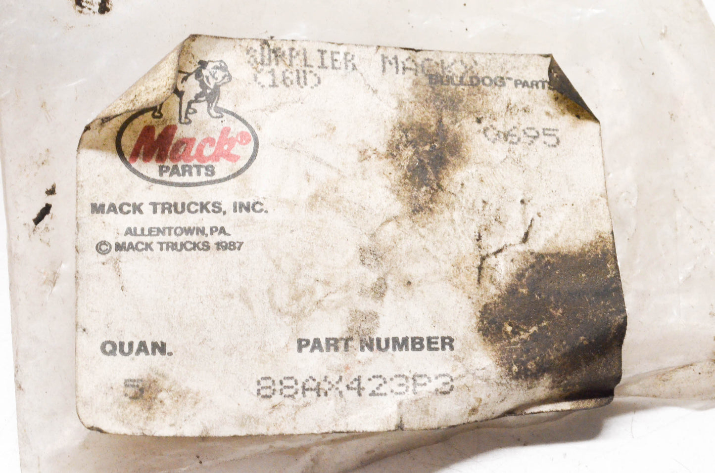 Mack 88AX423P3 Oil Seal NOS