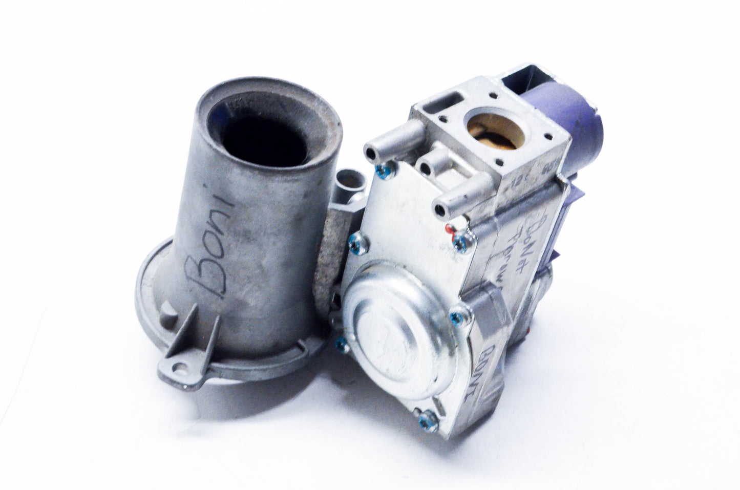 Honeywell VK8115V, VK8115F Gas Valve Used