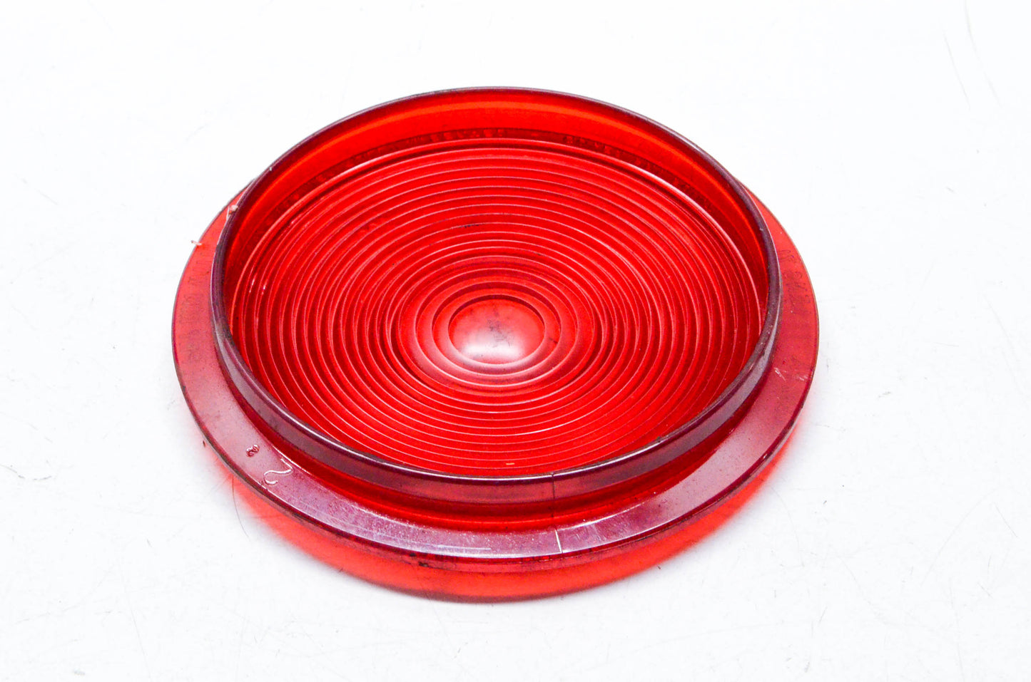 Betts SAE IP2ST-80 Red Flush Mount Round Lens