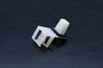 Mitsubishi MC907695 Scuff Clip NOS