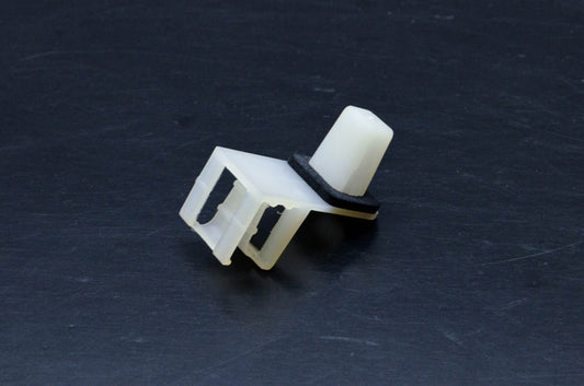 Mitsubishi MC907695 Scuff Clip NOS
