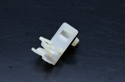 Mitsubishi MC907695 Scuff Clip NOS