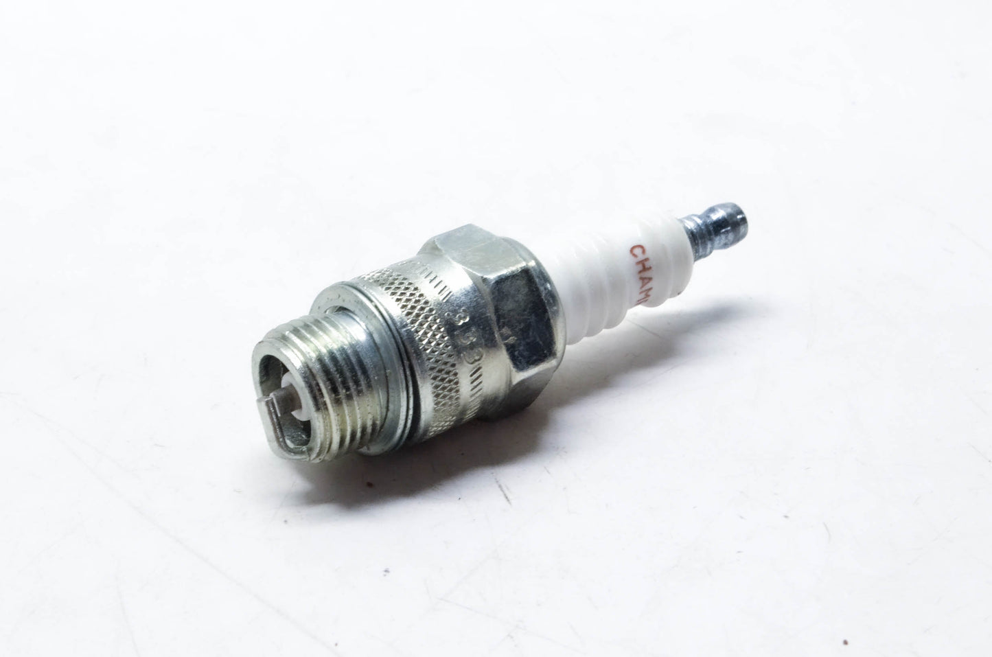 Champion 516, D16 Spark Plug NOS