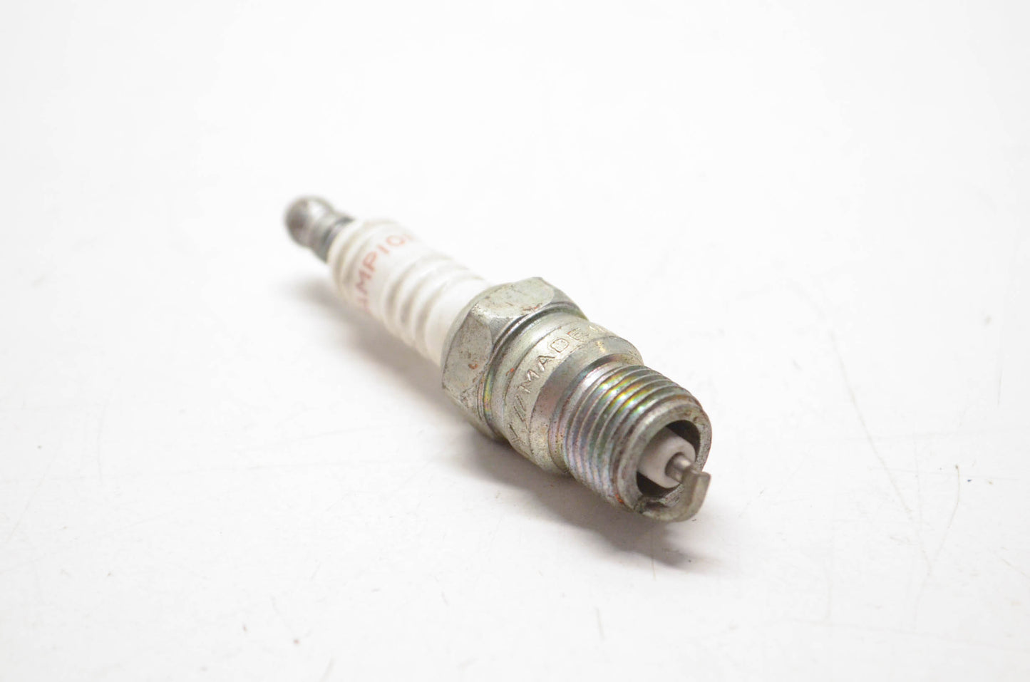 Champion RBL-11Y, RBY11Y Spark Plug NOS