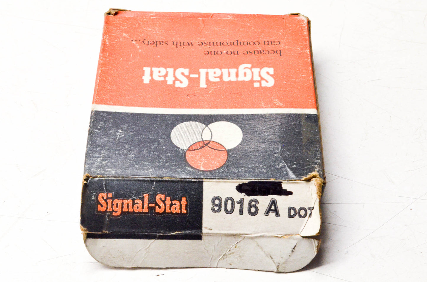 Signal-Stat 9016 A, SAE STI 164 Amber Round Lens & Gasket NOS