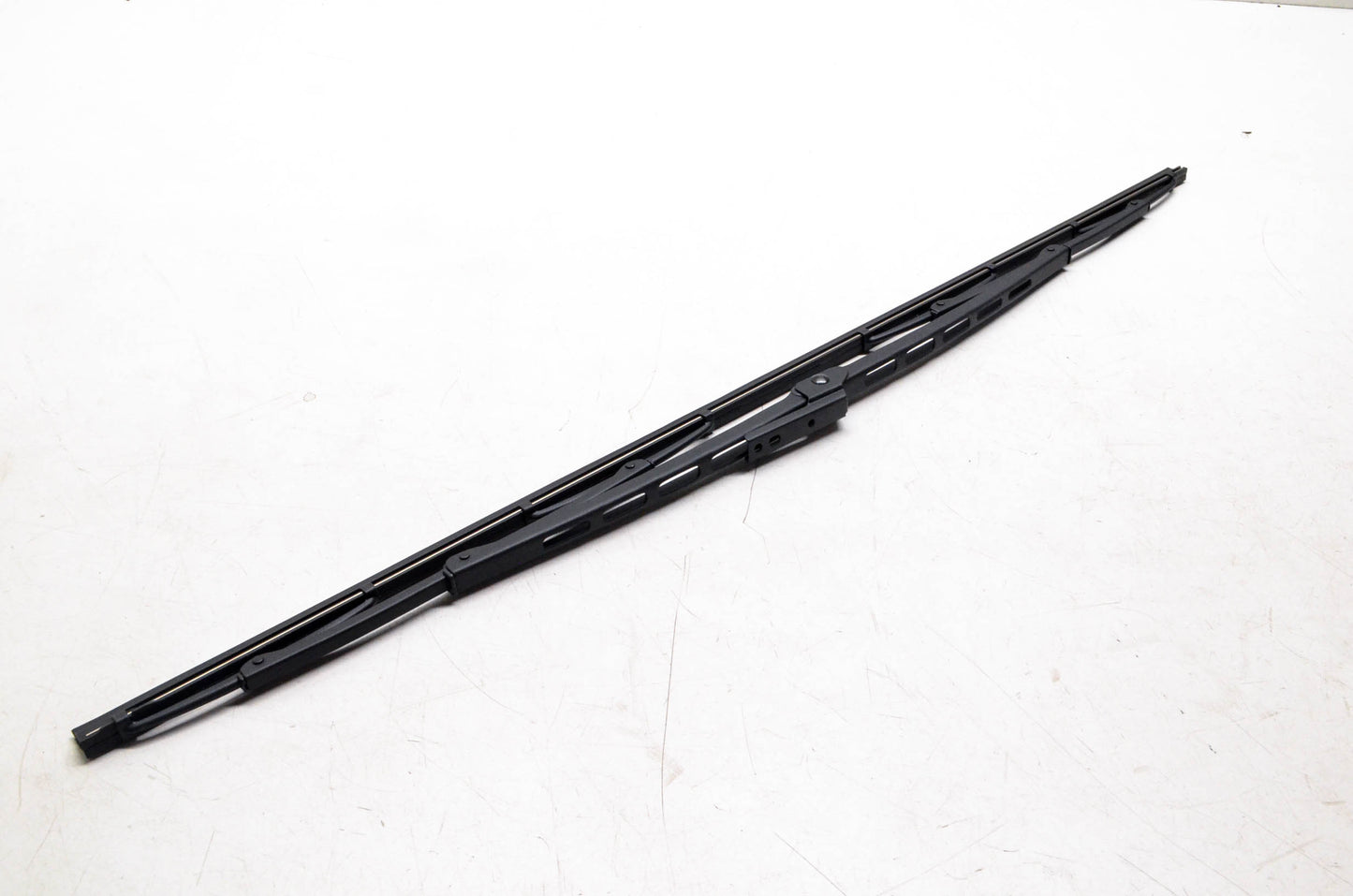 UD Trucks 28890-30Z00 Windshield Wiper Assembly NOS