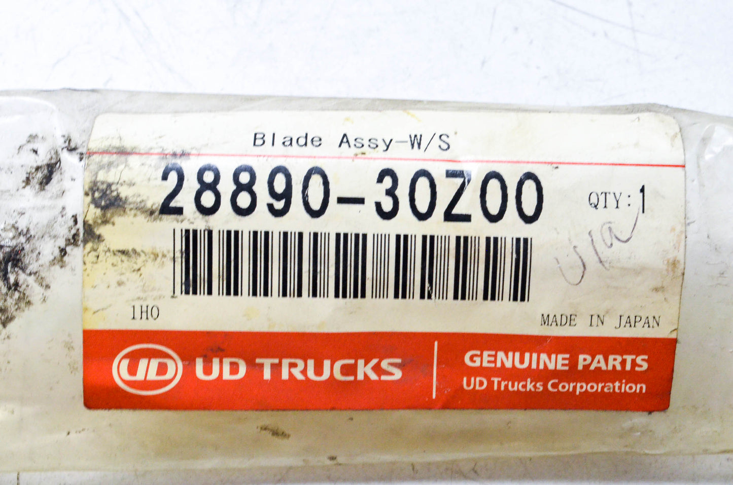 UD Trucks 28890-30Z00 Windshield Wiper Assembly NOS