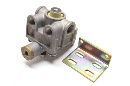 Bendix 745103010, 103010N R-14 Relay Valve NOS