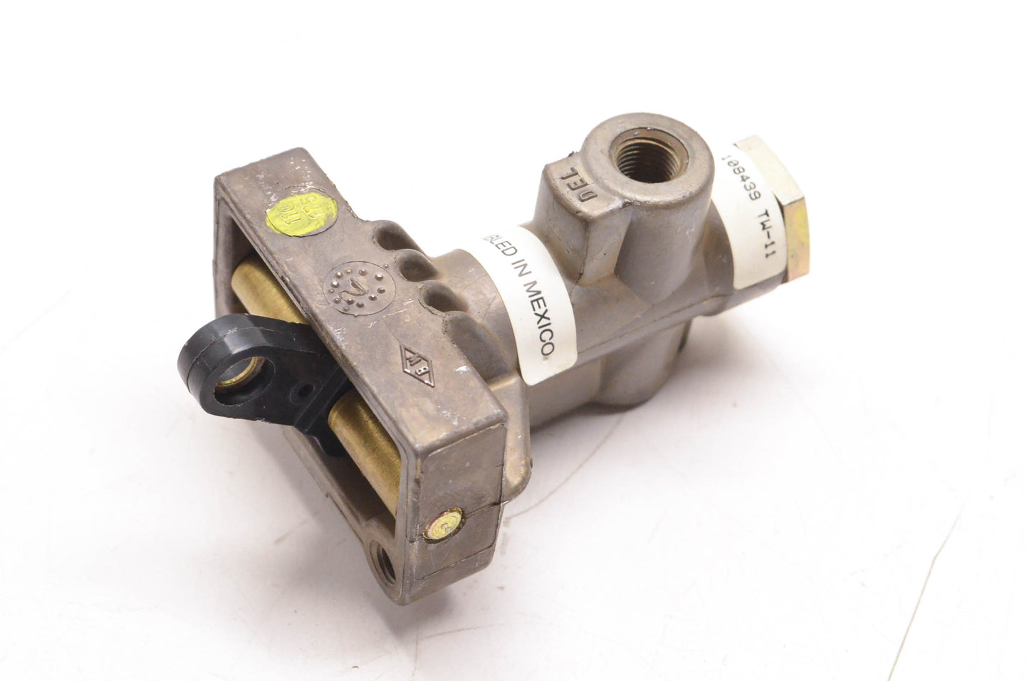 Bendix 065316, BW065316 TW-11 Brake Control Valve NOS