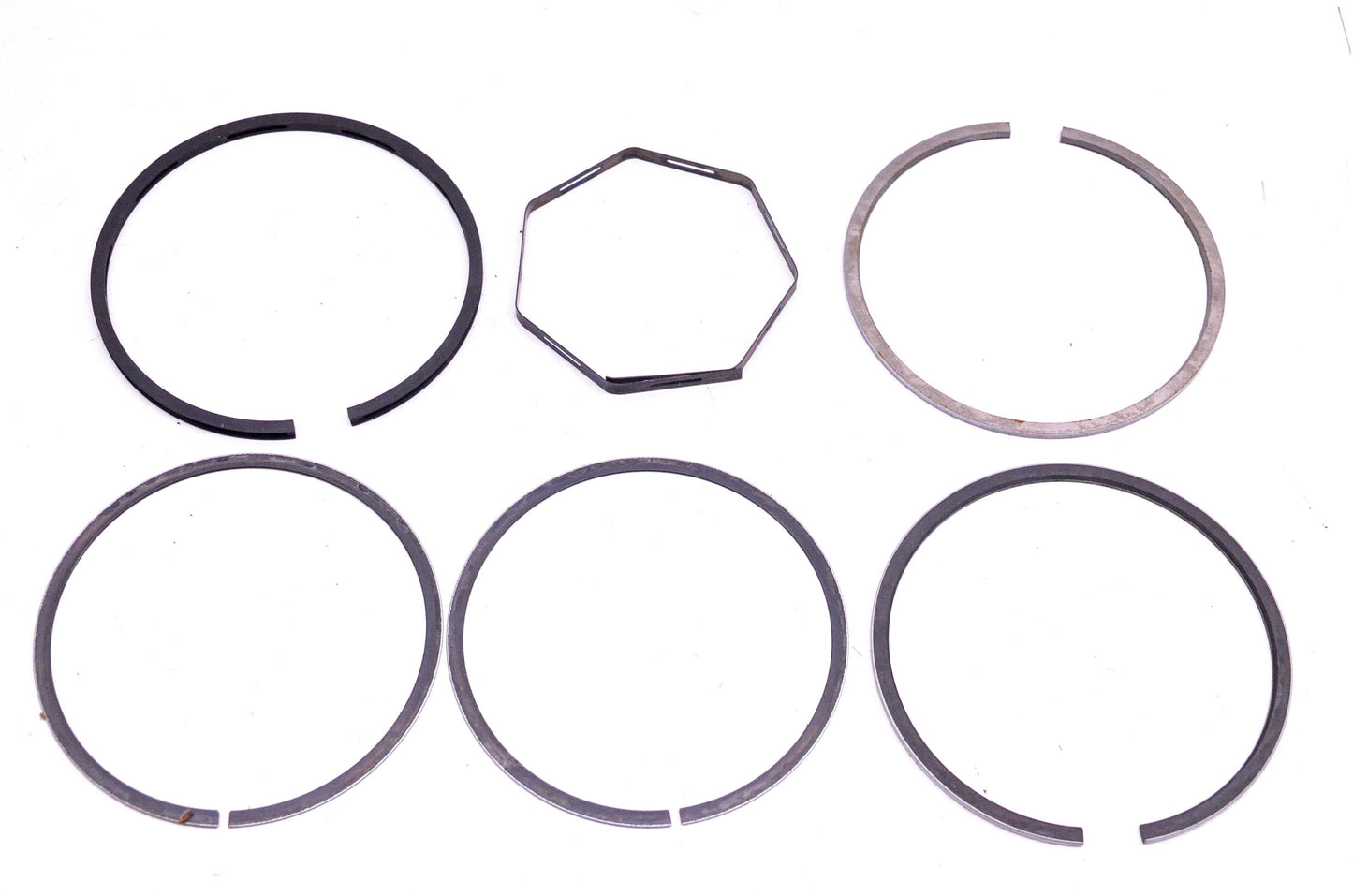 New OEM Briggs & Stratton 390679, 792366 Piston Ring Kit NOS