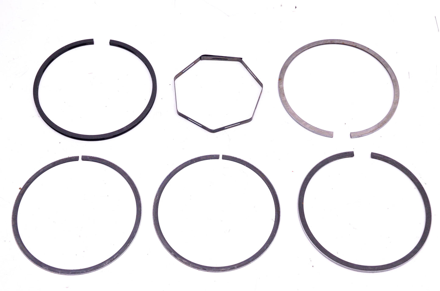 New OEM Briggs & Stratton 390679, 792366 Piston Ring Kit NOS