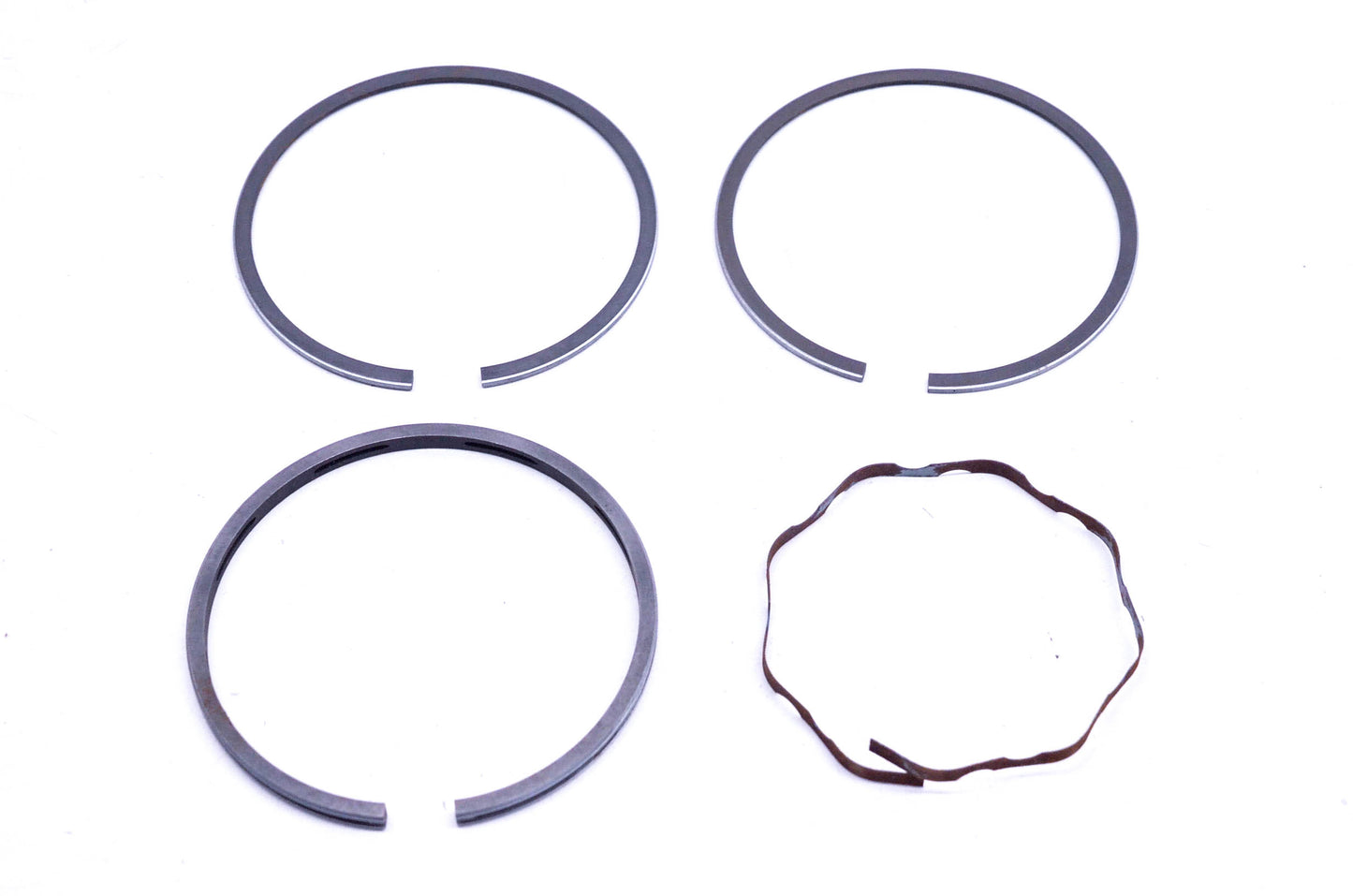 New OEM Briggs & Stratton 390484 Piston Ring Kit NOS
