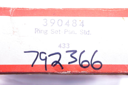 New OEM Briggs & Stratton 390484 Piston Ring Kit NOS