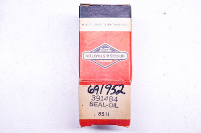 New OEM Briggs & Stratton 391484, 691952 Oil Seal NOS