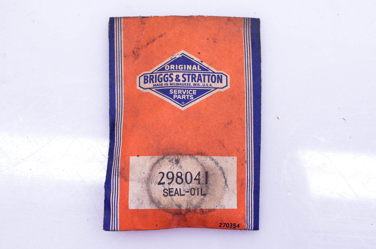 New OEM Briggs & Stratton 298041 Oil Seal NOS