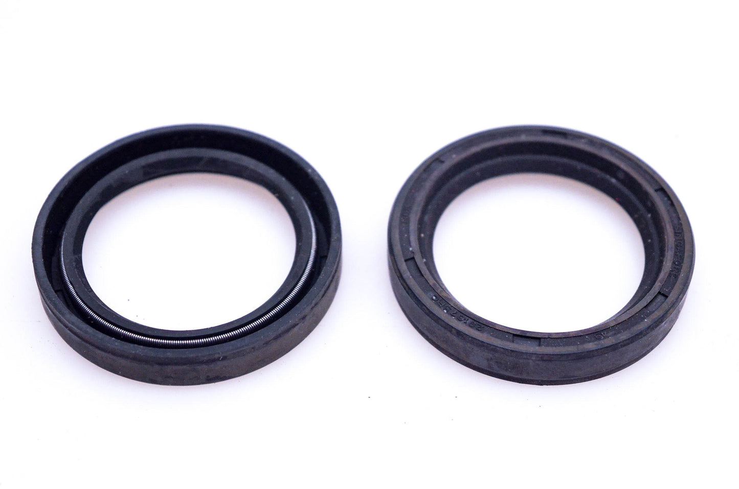 New OEM Briggs & Stratton 291675 Oil Seals Qty 2 NOS