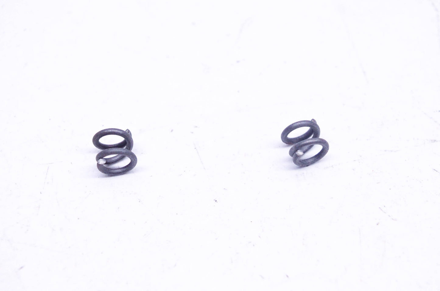 New OEM Briggs & Stratton 26229 Choke Lever Spring Qty 2 NOS