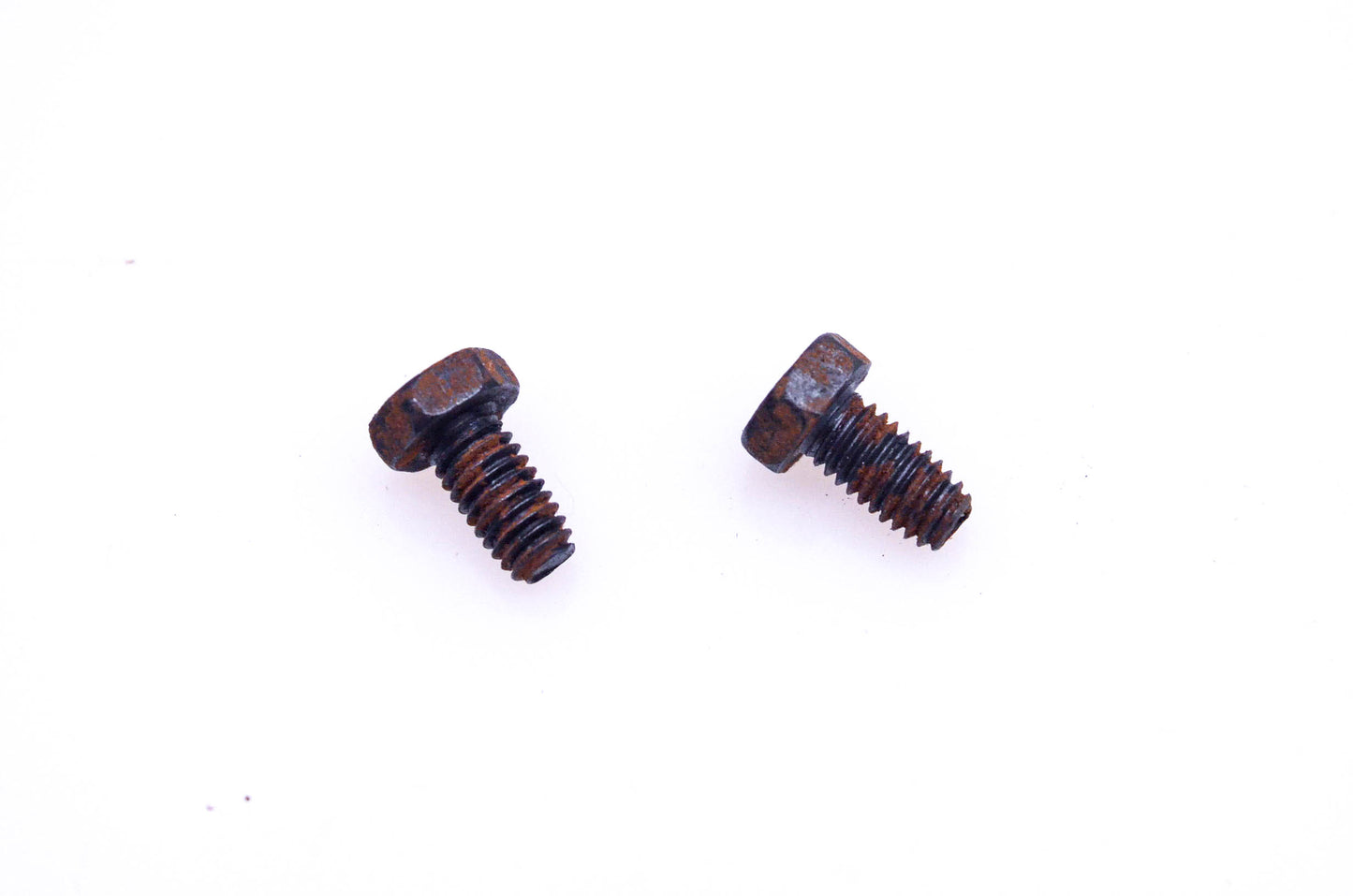 New OEM Briggs & Stratton 93572, 690664 Screws Qty 2 NOS