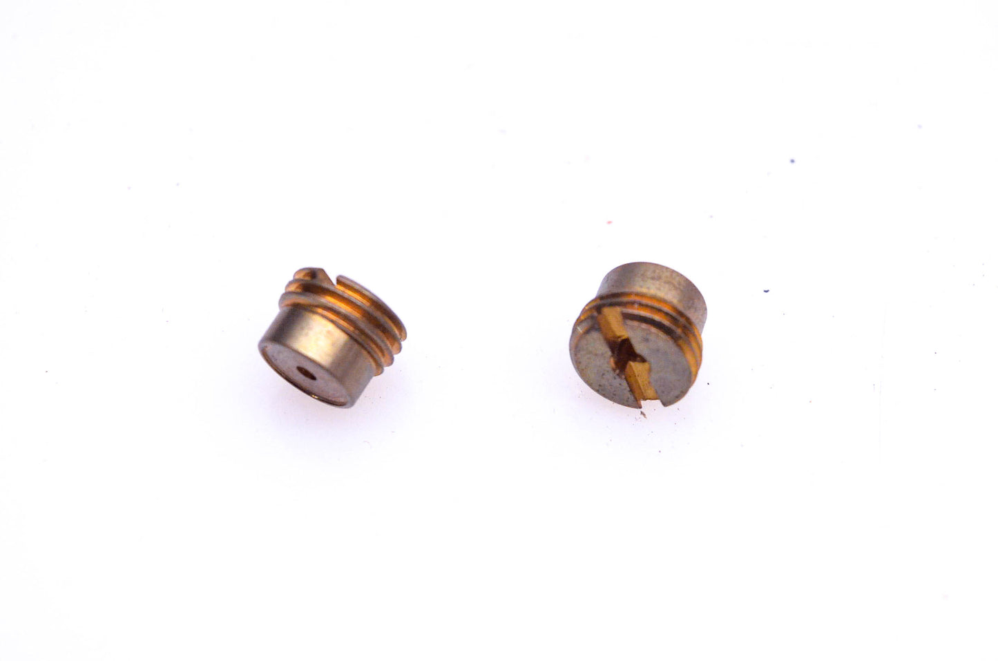 New OEM Briggs & Stratton 230591, 692134 Needle Valve Seats Qty 2 NOS