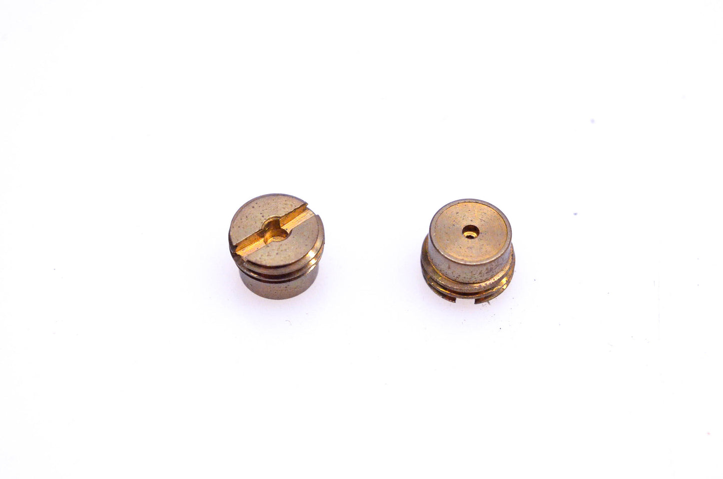 New OEM Briggs & Stratton 230591, 692134 Needle Valve Seats Qty 2 NOS