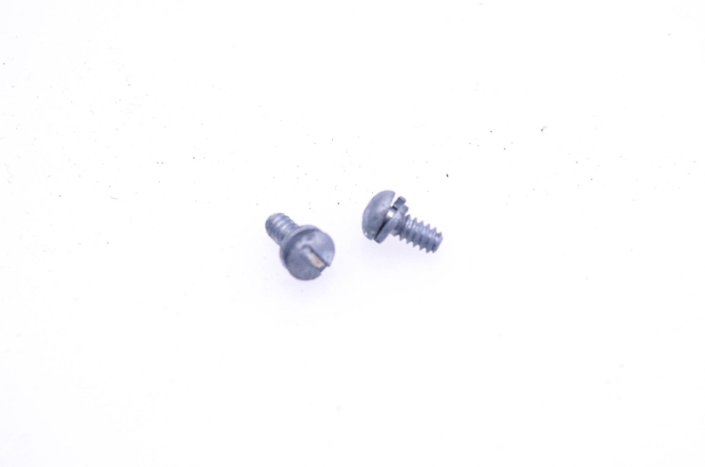 New OEM Briggs & Stratton 93038, 691437 Screws Qty 2 NOS