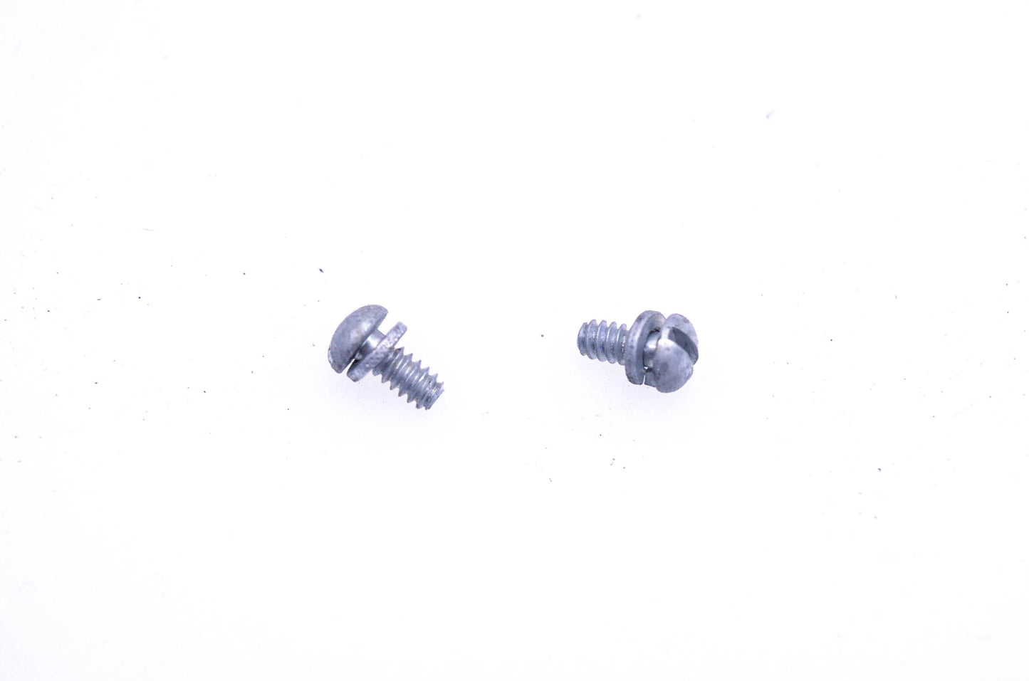 New OEM Briggs & Stratton 93038, 691437 Screws Qty 2 NOS