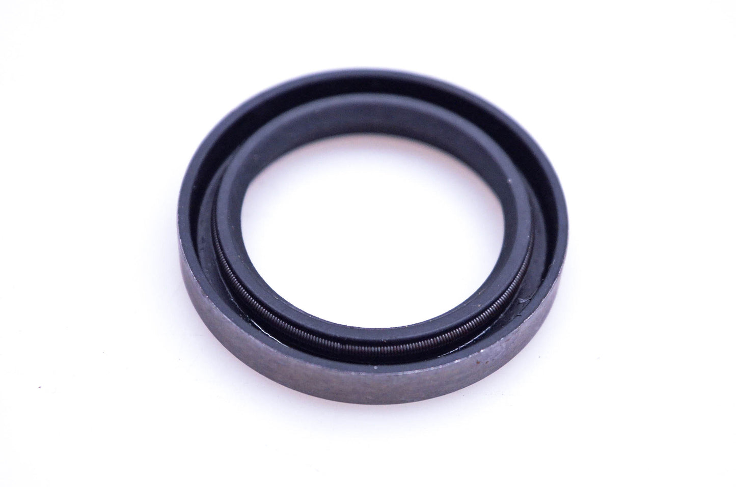 New OEM Briggs & Stratton 391086 Oil Seal NOS