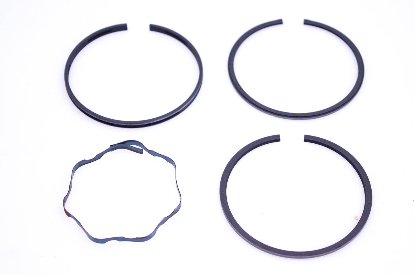 New OEM Briggs & Stratton 391670 Piston Ring Kit NOS