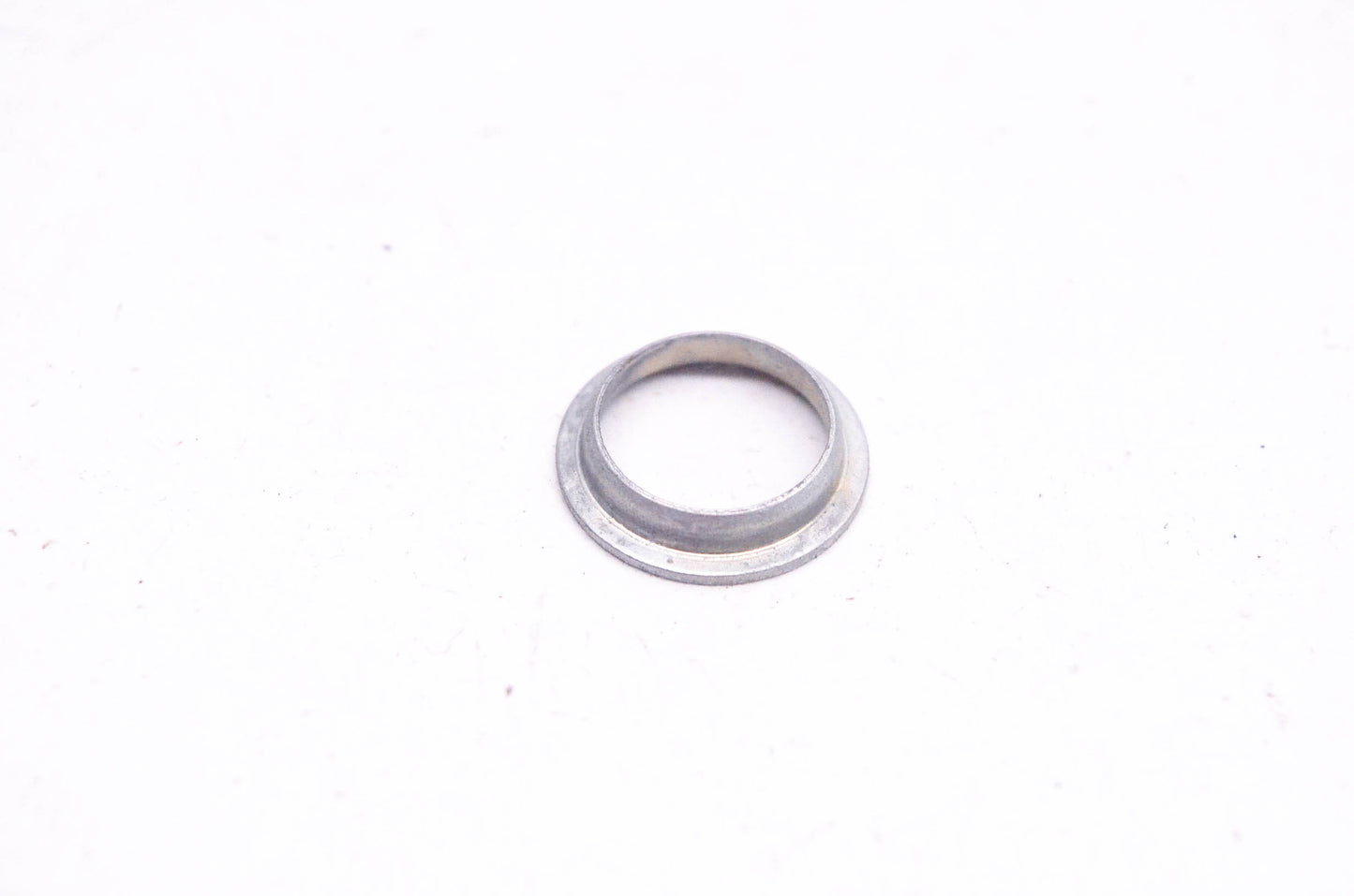 New OEM Briggs & Stratton 93516 Eyelet Seal NOS
