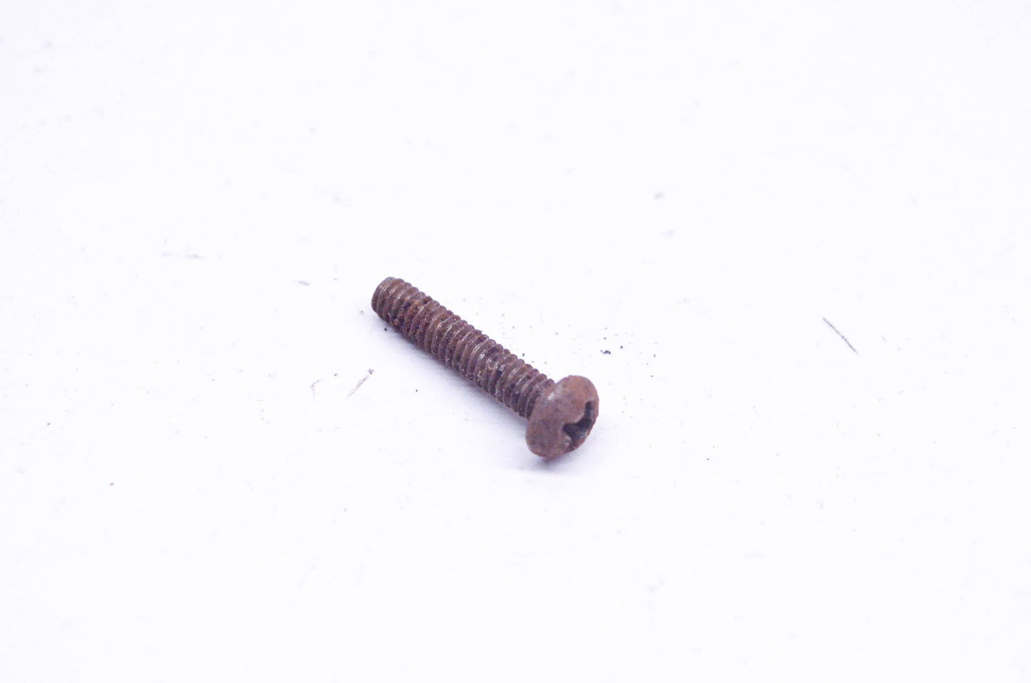 New OEM Briggs & Stratton 93349 Round Head Machine Screw NOS