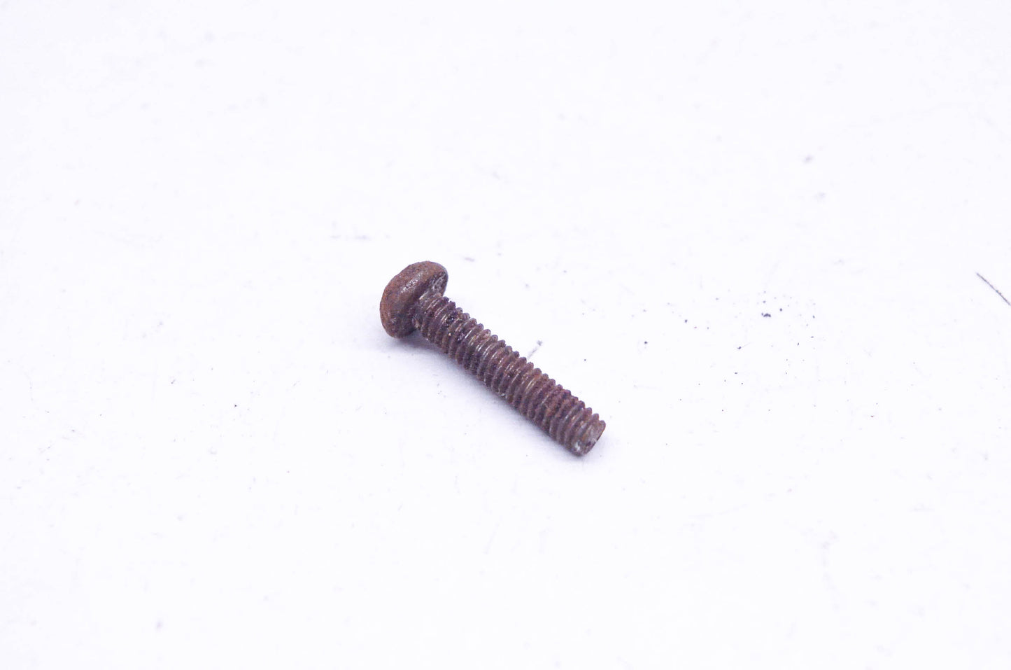New OEM Briggs & Stratton 93349 Round Head Machine Screw NOS