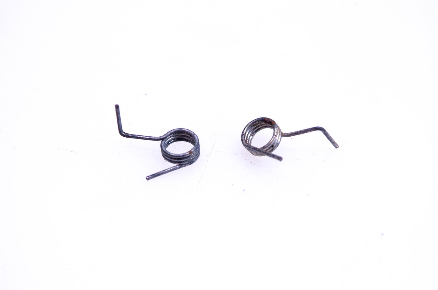 New OEM Tecumseh 590419 Retainer Springs Qty 2 NOS