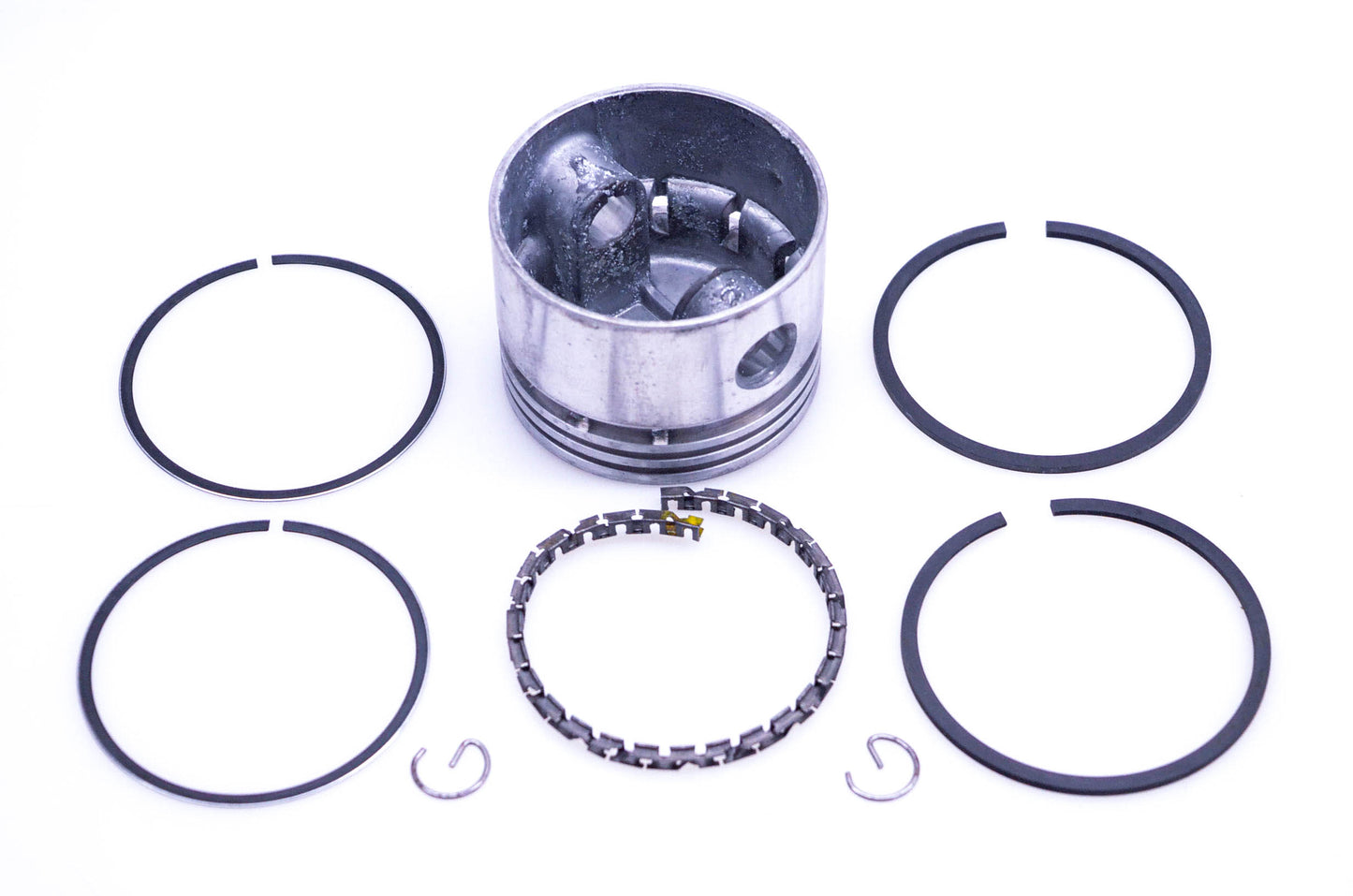 New OEM Briggs & Stratton 393820 Piston Kit NOS