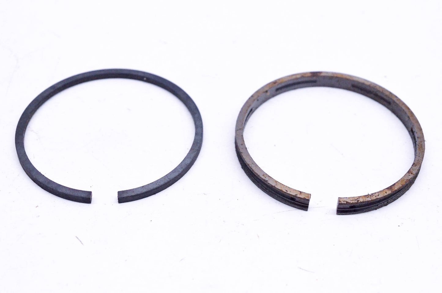 New OEM Briggs & Stratton 61757 Piston Ring Kit NOS