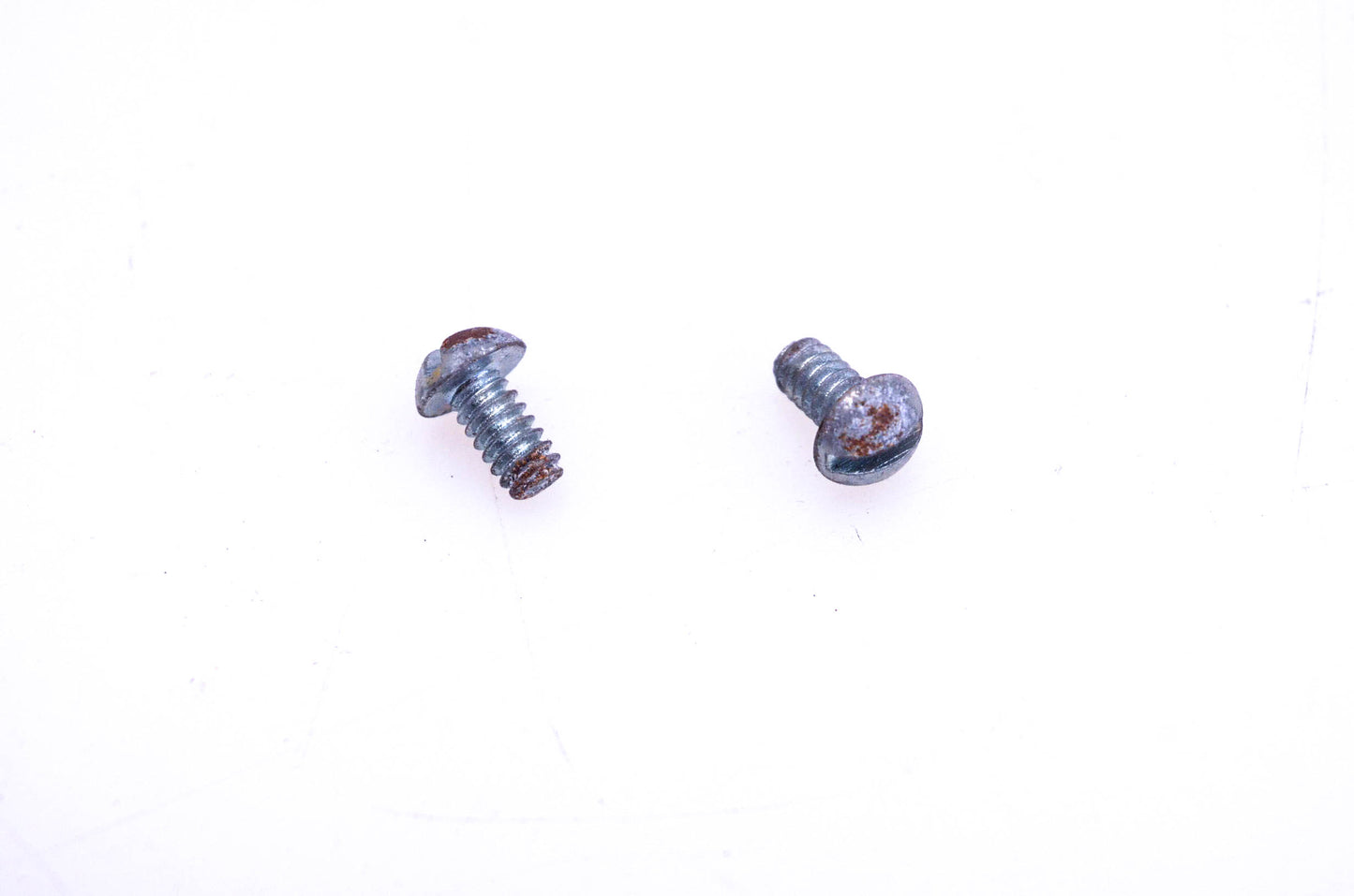 New OEM Tecumseh 30357 Screws Qty 2 NOS