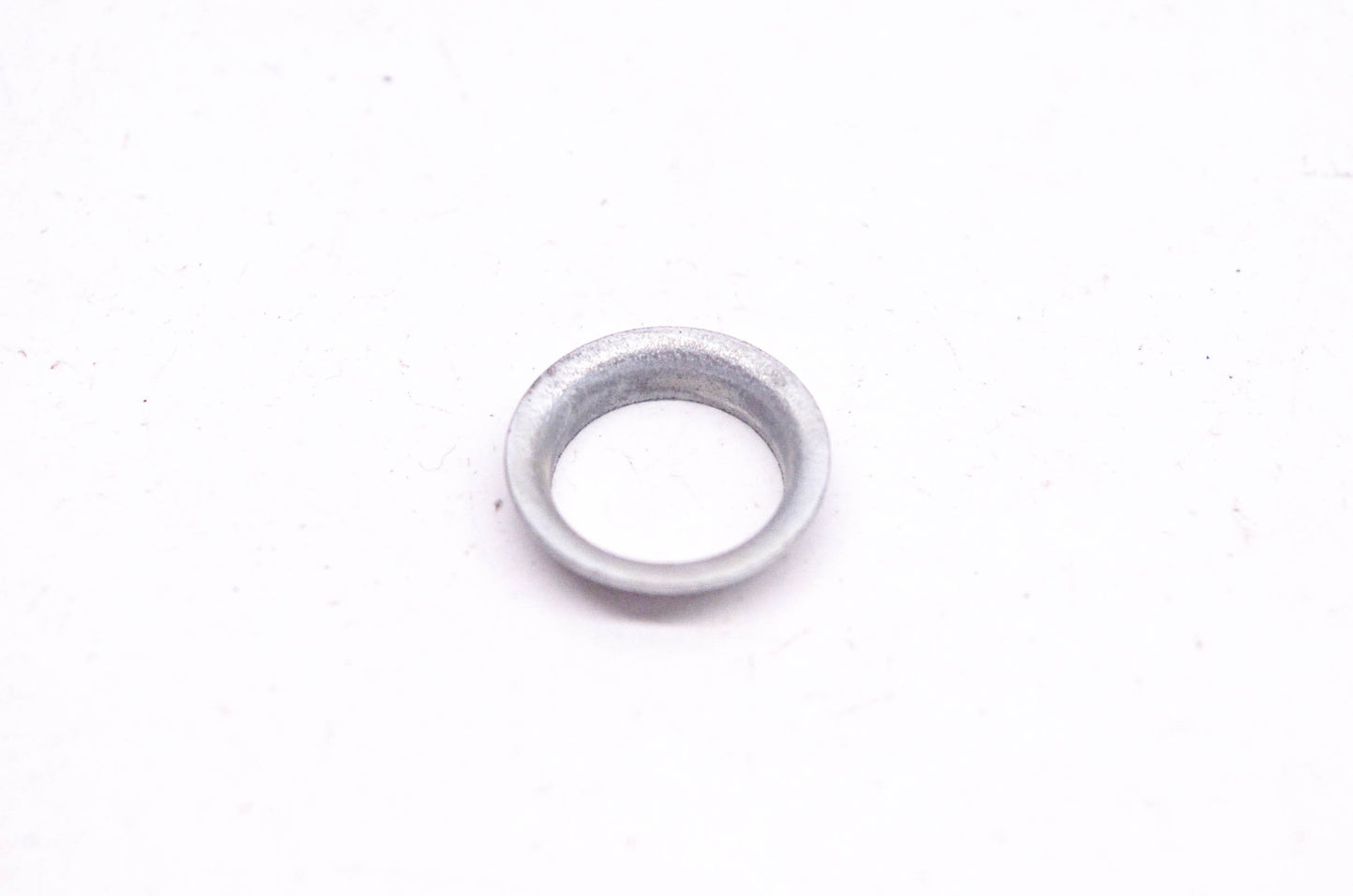 New OEM Briggs & Stratton 93516 Eyelet Seal NOS