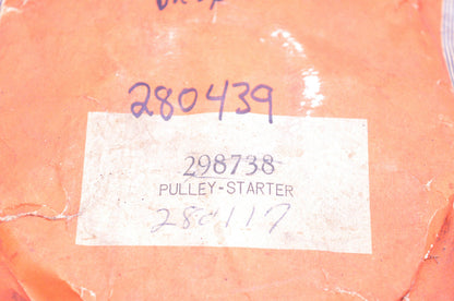 New OEM Briggs & Stratton 298738, 280117 Starter Pulley NOS