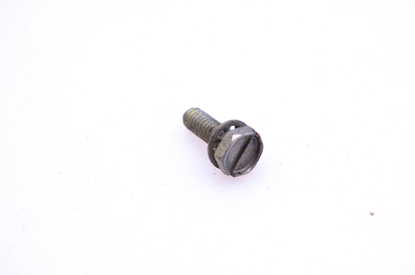 New OEM Briggs & Stratton 93064, 690292 Governor Housing Screw NOS