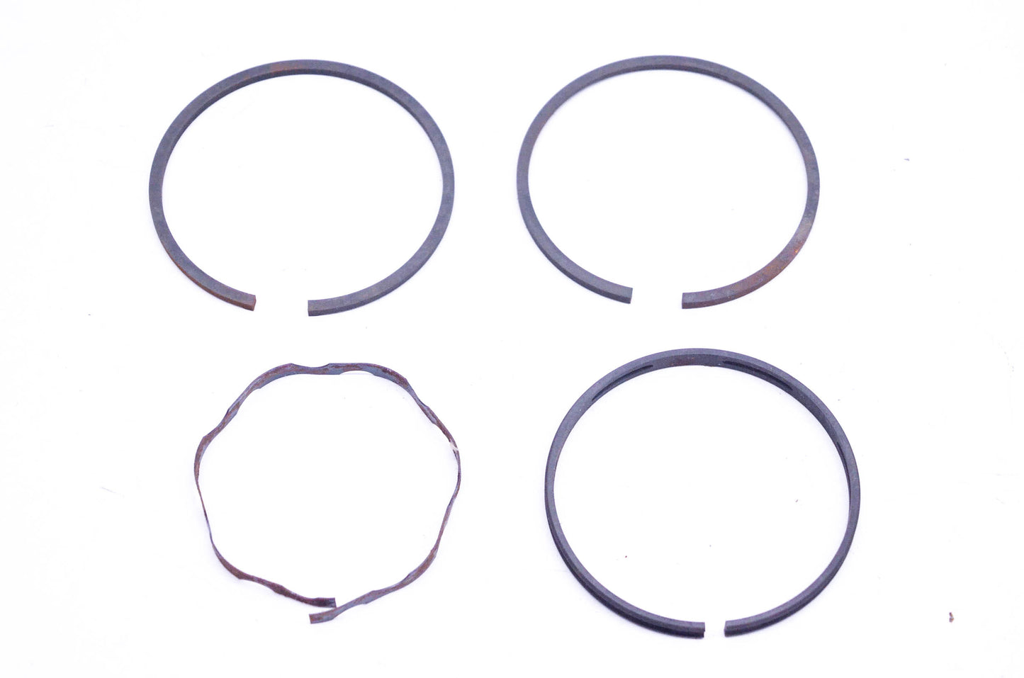New OEM Briggs & Stratton 295657, 500009 Piston Ring Kit NOS