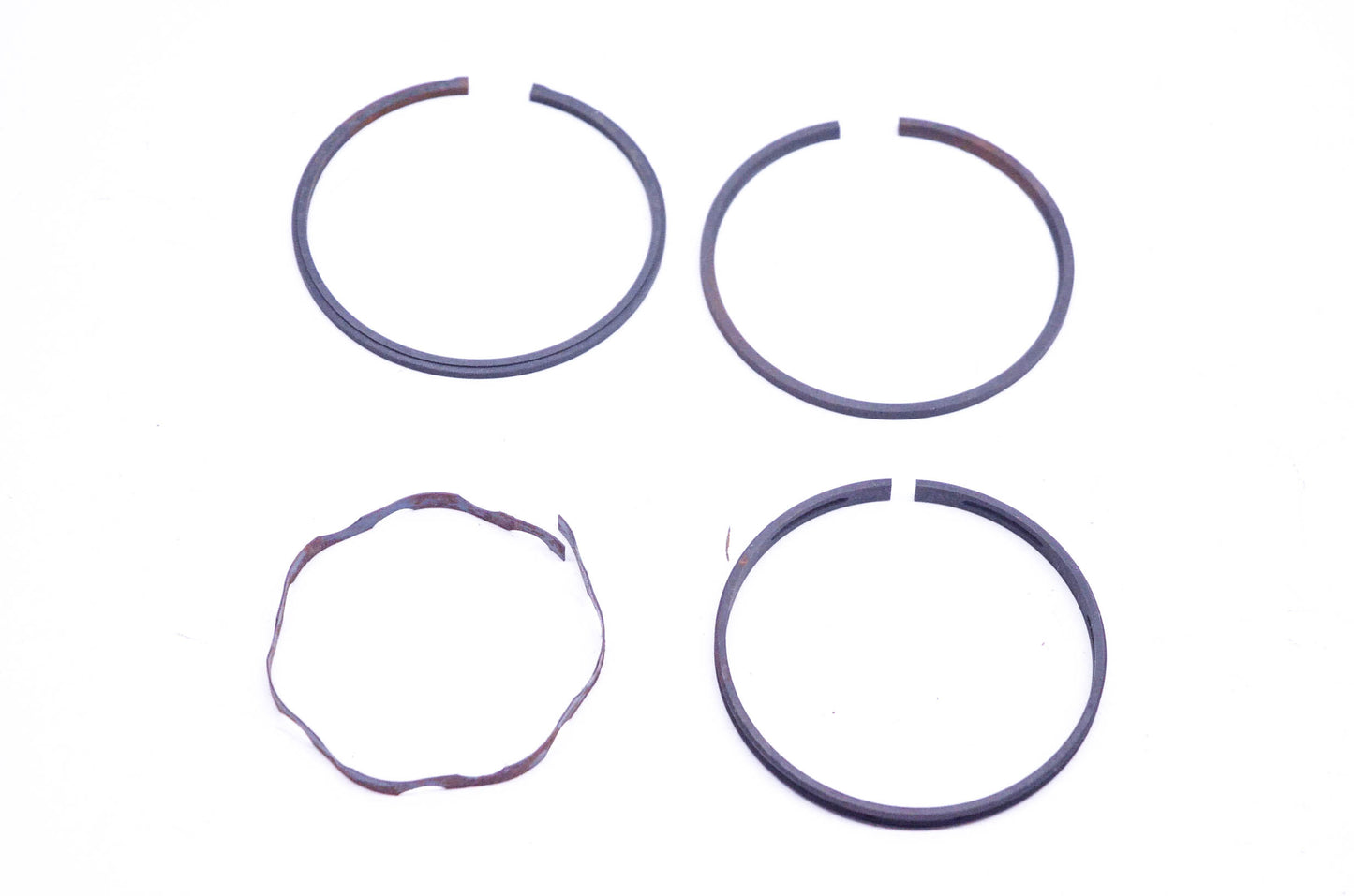 New OEM Briggs & Stratton 295657, 500009 Piston Ring Kit NOS
