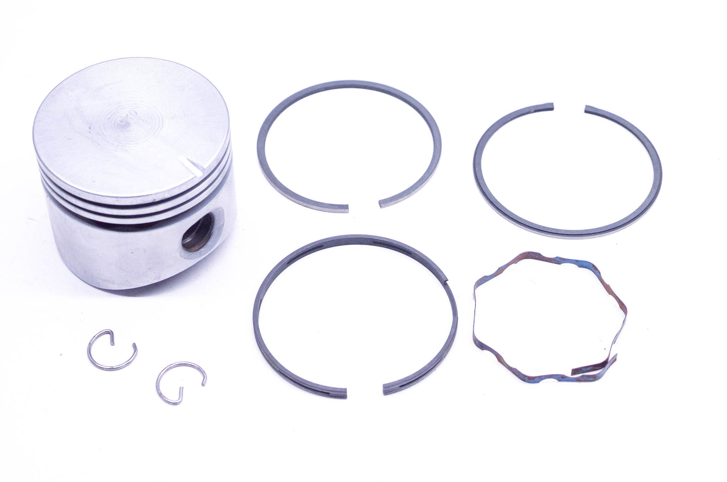New OEM Briggs & Stratton 391675, 499909 Piston Kit NOS