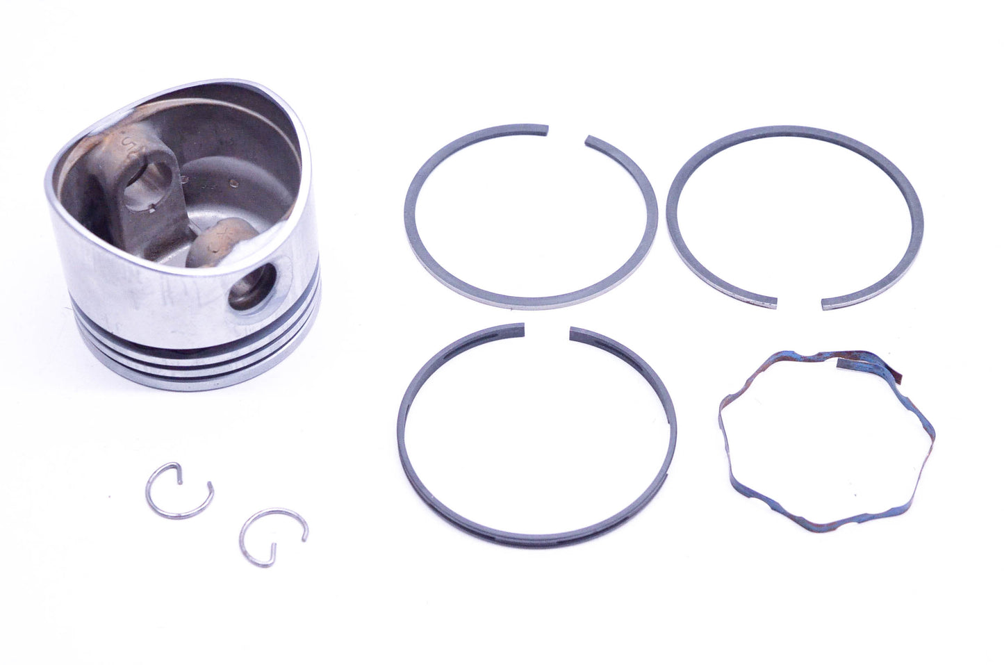 New OEM Briggs & Stratton 391675, 499909 Piston Kit NOS