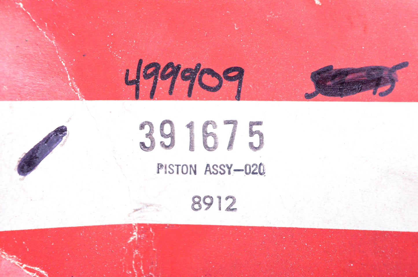 New OEM Briggs & Stratton 391675, 499909 Piston Kit NOS