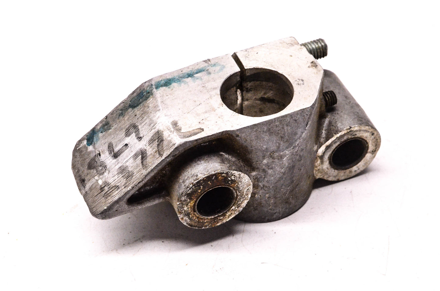 OEM Yamaha 8L9-2377E-00-00 Bracket