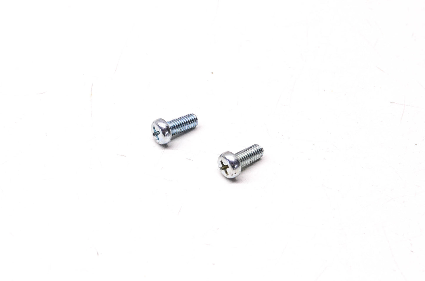 New OEM Yamaha 98501-05012-00 Pan Head Screw Qty 2 NOS