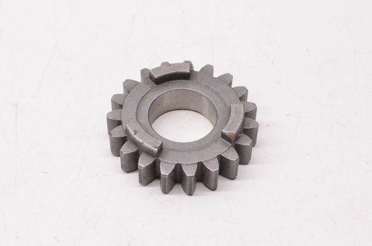 New OEM Yamaha 826-17121-00 Pinion Gear NOS